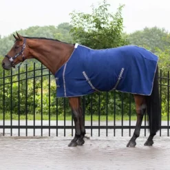 Q-ESSENTIALS Couverture polaire Basic avec sangles> Chemise Polaire Et Séchante