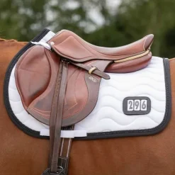 QHP Tapis de selle Numéro><noscript><img data-lazyloaded=